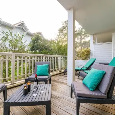 Chez Benjamin - Appt terrasse avec piscine commune