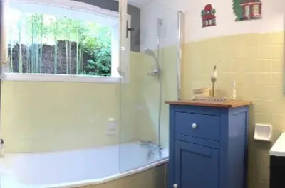 Salle de bains dans l'établissement Charmant T2 jardin près des plages et du golf Seignosse