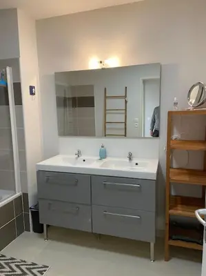 Salle de bains dans l'établissement Charmant appartement de type 3 au deuxieme étage