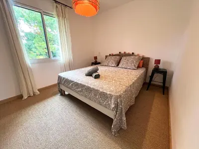 Un ou plusieurs lits dans un hébergement de l'établissement VILLA CANTATE - Maison avec piscine