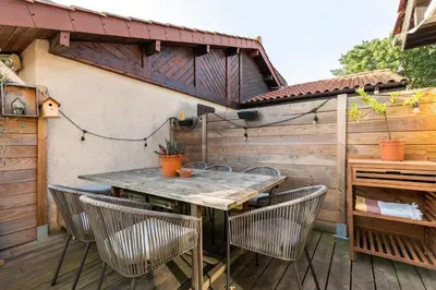 Terrasse ou espace extérieur de l'établissement Superbe Villa Patio rénovée et climatisée à Capbreton et aux portes d'Hossegor