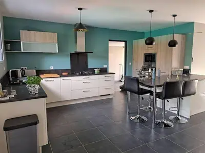 Cuisine ou kitchenette dans l'établissement UN COIN DE PARADIS