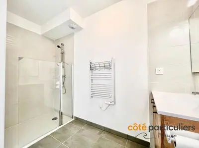 Salle de bains dans l'établissement Au Soleil Couchant - Apt T3 à 800m de l'Océan