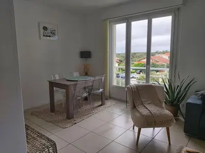 Coin salon dans l'établissement A 50 m de la plage centrale