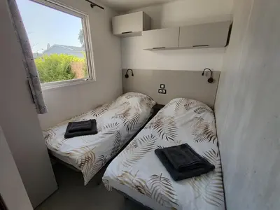 Un ou plusieurs lits dans un hébergement de l'établissement Mobile home à Mimizan géré par un particulier