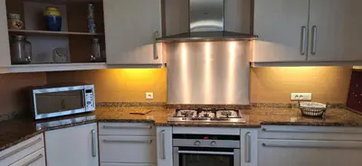 Cuisine ou kitchenette dans l'établissement Lé Luquentia, demeure de charme, piscine, billard, grand jardin