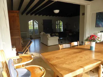 Coin salon dans l'établissement Magnifique villa familiale piscine - 14 personnes