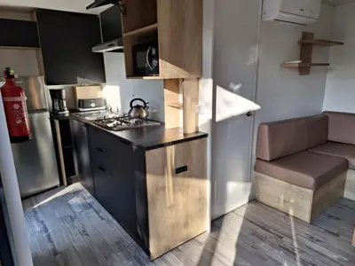 Cuisine ou kitchenette dans l'établissement Mobilhome Biscarrosse Camping Mayotte
