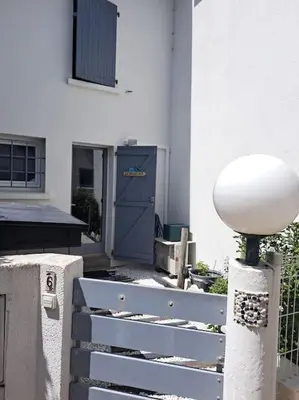 Cuisine ou kitchenette dans l'établissement Maisonnette 2 chambres à deux pas des plages