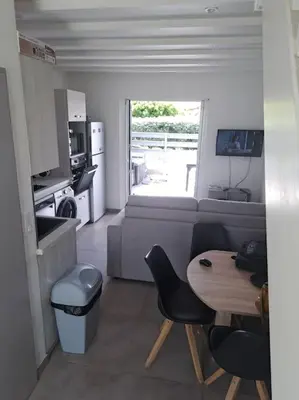 Cuisine ou kitchenette dans l'établissement Maisonnette 2 chambres à deux pas des plages