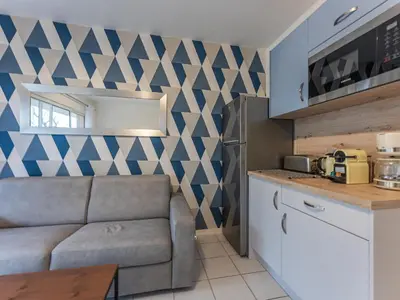 Cuisine ou kitchenette dans l'établissement Appartement T2 refait à neuf - 4 pers - Terrasse Ouest - Proche centre - Chiens OK - FR-1-521-237