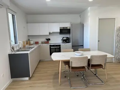 Cuisine ou kitchenette dans l'établissement Très bel appartement neuf - Parking et Terrasse