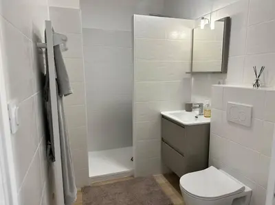 Salle de bains dans l'établissement Très bel appartement neuf - Parking et Terrasse