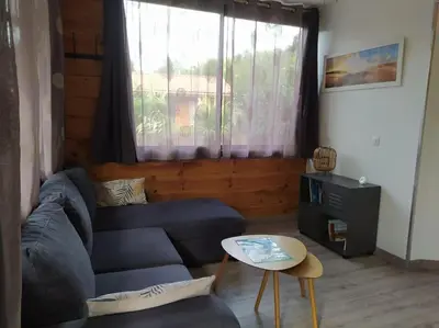 Coin salon dans l'établissement Agréable chalet à Gujan-Mestras