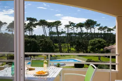 Balcon ou terrasse dans l'établissement Madame Vacances Les Appartements de Moliets