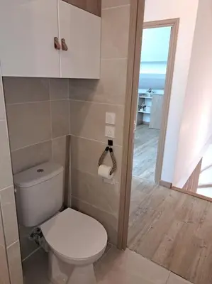 Salle de bains dans l'établissement Appartement cosy 2 chambres - 300m de la plage