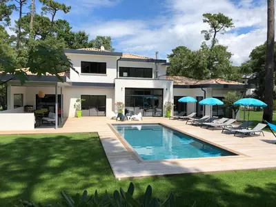 Piscine de l'établissement Villa OASIS Climatisée avec Piscine chauffée à Hossegor ou située à proximité
