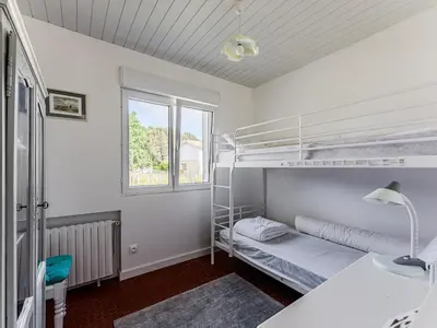 Un ou plusieurs lits dans un hébergement de l'établissement Maison mitoyenne 4 pers., animaux acceptés, terrasse à Sanguinet - FR-1-521-239