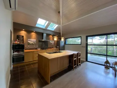 Cuisine ou kitchenette dans l'établissement Villa 24 Moliets
