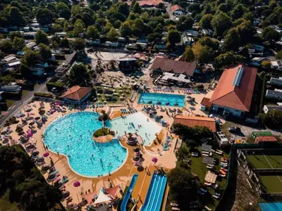 Piscine de l'établissement Mobil-home Moderne 3 chambres- Camping La Réserve ou située à proximité
