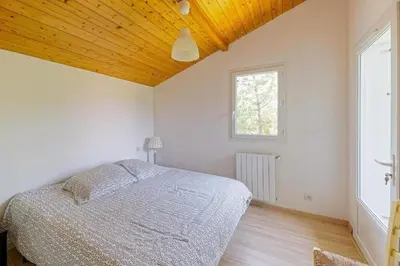 Un ou plusieurs lits dans un hébergement de l'établissement LYS DE NOJALS - Superbe villa familiale entre lac et mer avec jardin