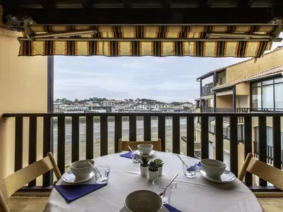 Balcon ou terrasse dans l'établissement Apartment Les Terrasses Notre Dame du Port-9 by Interhome
