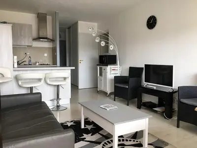 Cuisine ou kitchenette dans l'établissement Appartement 4 pers belle terrasse vue port
