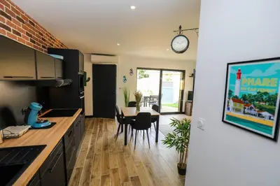 Cuisine ou kitchenette dans l'établissement Appartement plage à pied