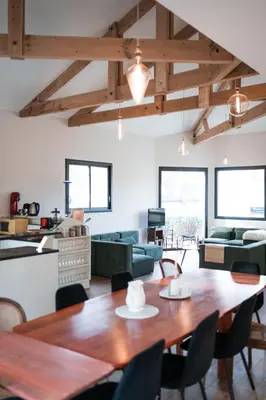 Cuisine ou kitchenette dans l'établissement Maison Dharma à 5km de la plage avec Sauna