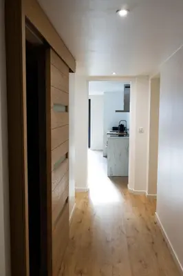 Cuisine ou kitchenette dans l'établissement Maison Dharma à 5km de la plage avec Sauna
