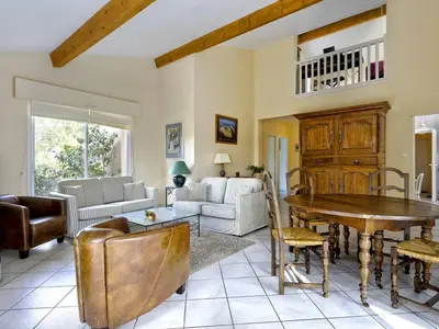 Coin salon dans l'établissement Villa calme près de la plage - 8 pers. - FR-1-433-117