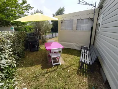 Jardin de l'établissement Mobil-Home 54 au Parc Résidentiel de la Plage - 4 personnes