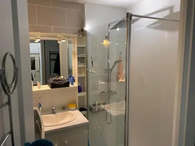 Salle de bains dans l'établissement Bel appartement T2 sur le Bassin d'Arcachon