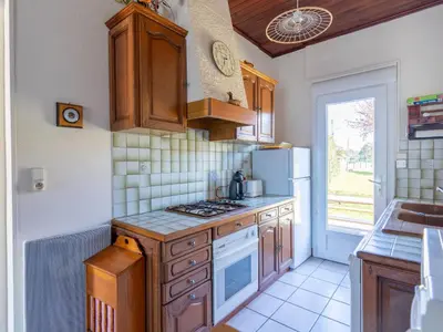 Cuisine ou kitchenette dans l'établissement Maison 3 chambres proche plages avec jardin clos à Mimizan - pour 8 personnes - FR-1-50-127