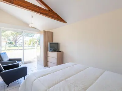 Télévision ou salle de divertissement dans l'établissement Maison 3 chambres proche plages avec jardin clos à Mimizan - pour 8 personnes - FR-1-50-127
