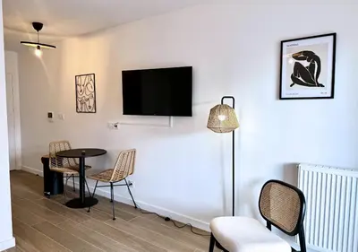 Télévision ou salle de divertissement dans l'établissement Studio Biscawaï II