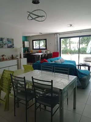 Un ou plusieurs lits dans un hébergement de l'établissement Maison cosy à côté de Biscarrosse