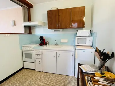 Cuisine ou kitchenette dans l'établissement Studio sud à 300m des plages