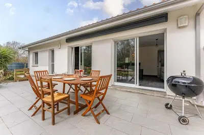 Terrasse ou espace extérieur de l'établissement Maison Moderne à 10min des lacs - 6 couchages