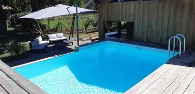 Piscine de l'établissement la paisible Landaise ou située à proximité
