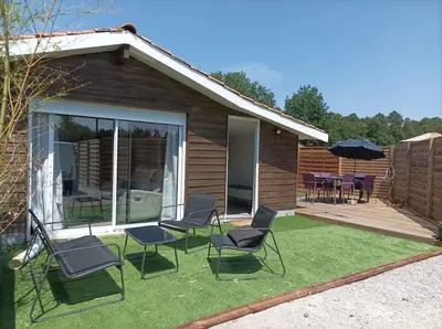 Jardin de l'établissement Maison chaleureuse au calme
