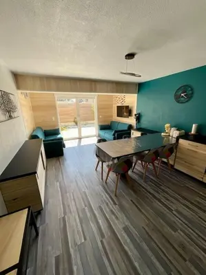 Coin salon dans l'établissement La Villa Azur - Chaleureuse maisonnette avec piscine partagée