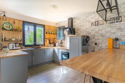 Cuisine ou kitchenette dans l'établissement Comme Un Petit Chalet