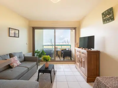 Télévision ou salle de divertissement dans l'établissement Apartment L'Oustalet-6 by Interhome