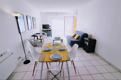 Coin salon dans l'établissement Spacious apartment in La Teste-de-Buch