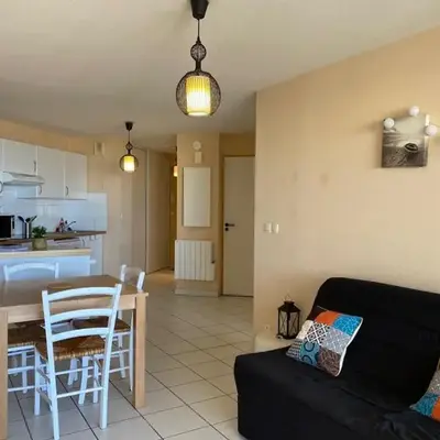Appartement T2 avec Terrasse et Parking - Vue Océan - FR-1-379-172