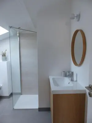 Salle de bains dans l'établissement Oïhana Villa & Suites - Piscine chauffée - 4km de la plage