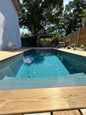 Piscine de l'établissement Oïhana Villa & Suites - Piscine chauffée - 4km de la plage ou située à proximité