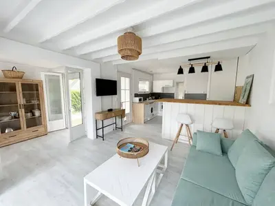 Cuisine ou kitchenette dans l'établissement Charmante maison pour 6 personnes