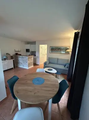 Cuisine ou kitchenette dans l'établissement Charmante maison dans résidence avec piscine proche golf et plage